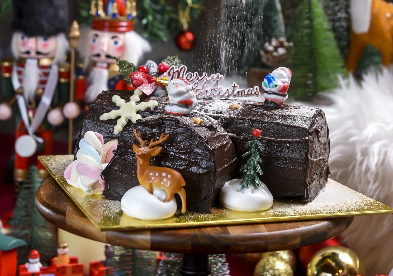 christmas yule cake