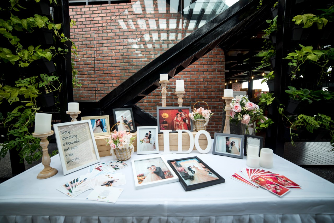 Guest Book & Album Corner